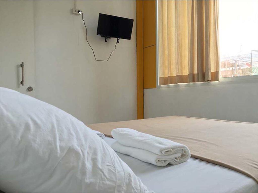 Warm White Hostel Bangkok Room photo