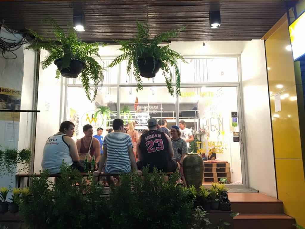 Warm White Hostel Bangkok Exterior photo