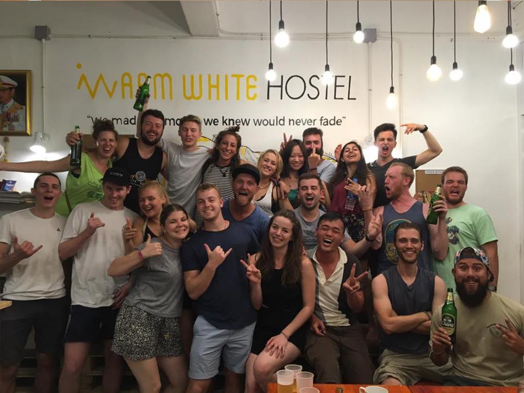 Warm White Hostel Bangkok Exterior photo