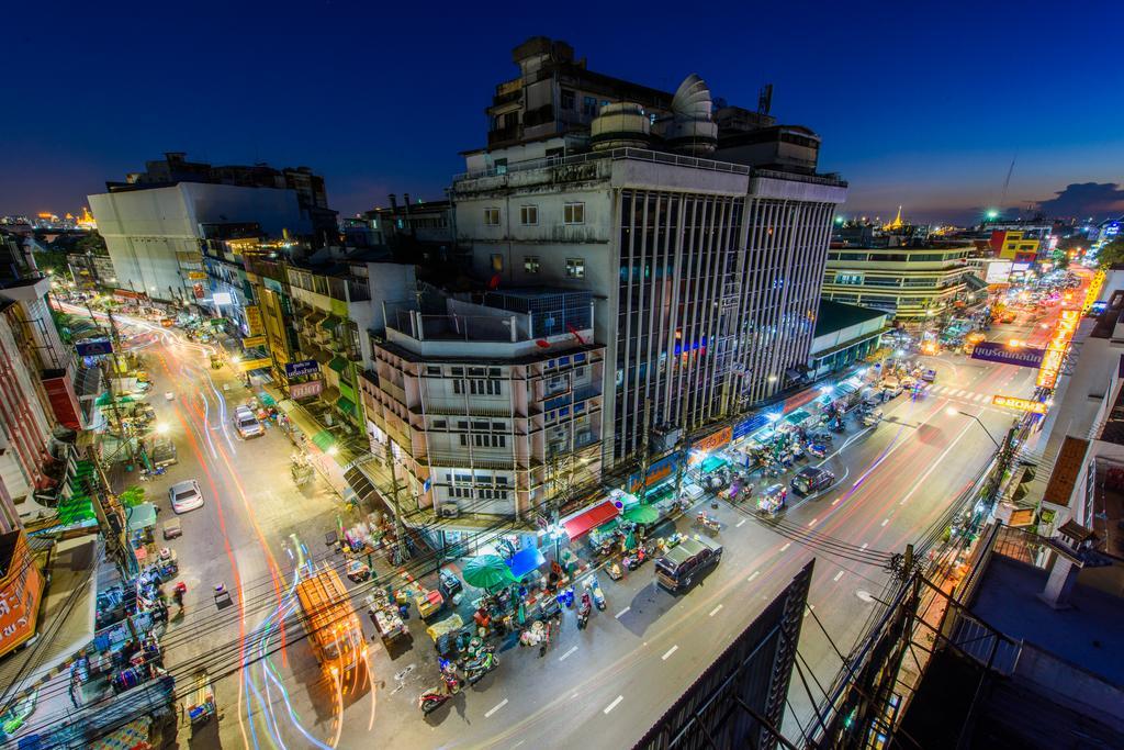 Warm White Hostel Bangkok Exterior photo