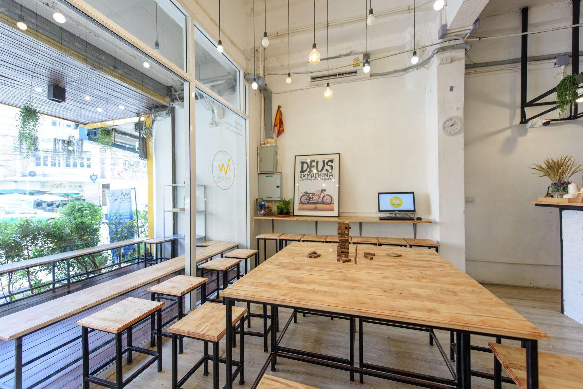 Warm White Hostel Bangkok Exterior photo