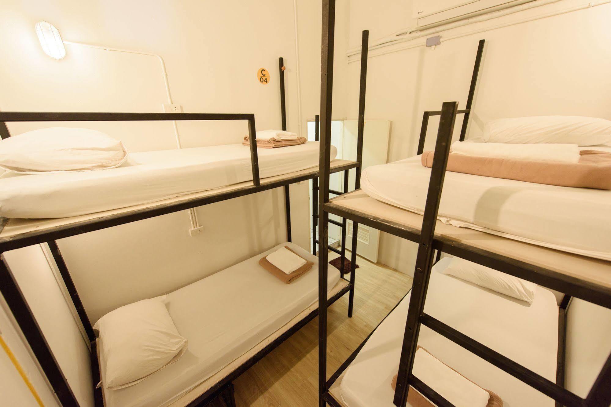 Warm White Hostel Bangkok Exterior photo