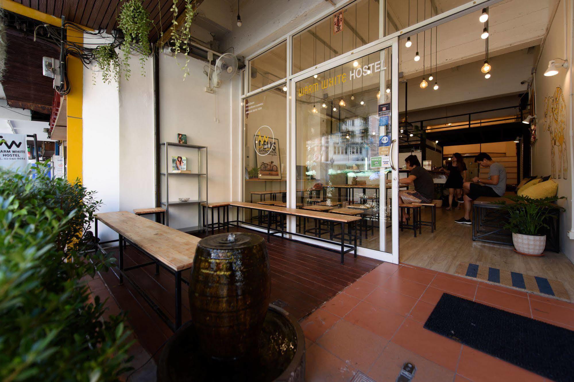 Warm White Hostel Bangkok Exterior photo
