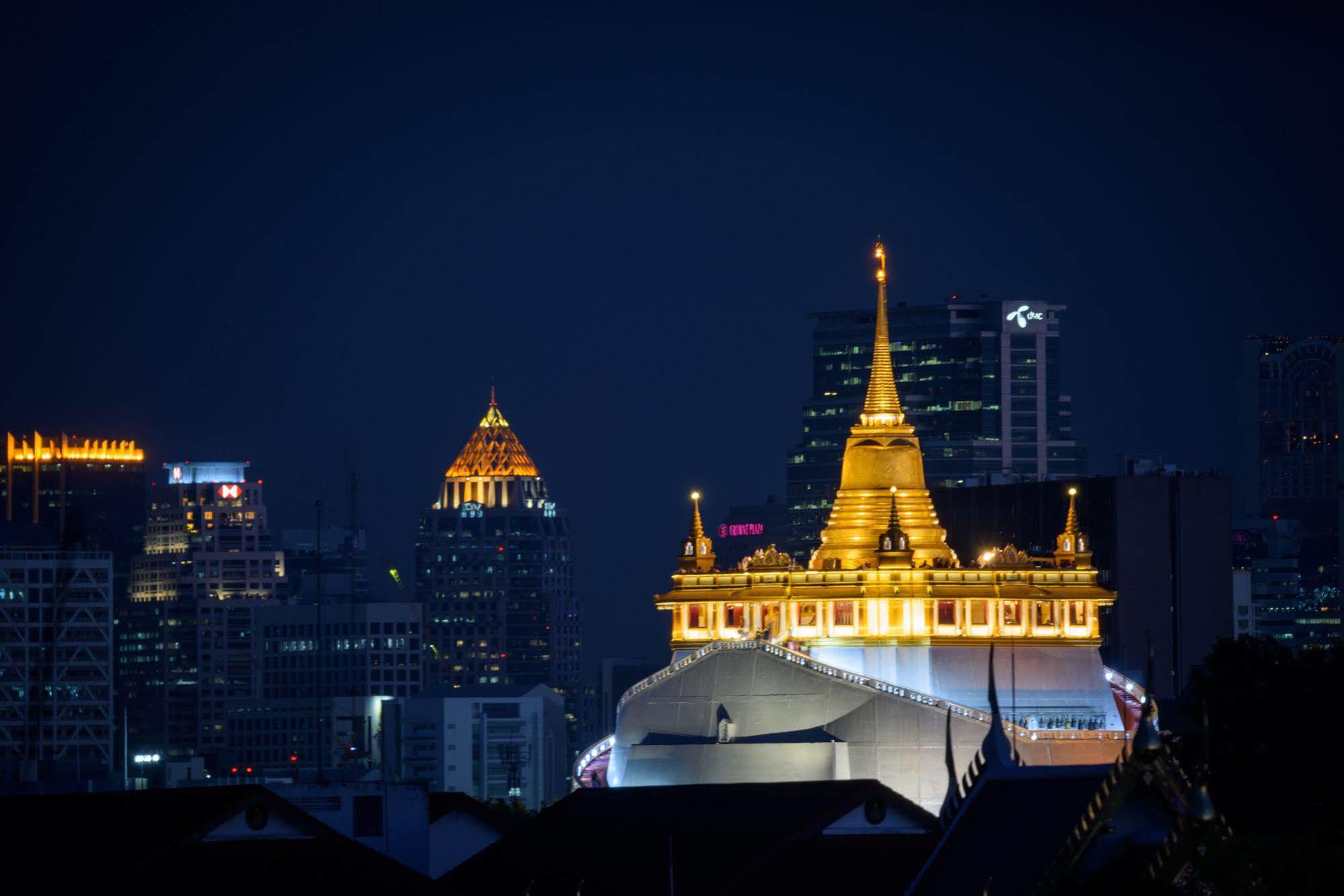 Warm White Hostel Bangkok Exterior photo