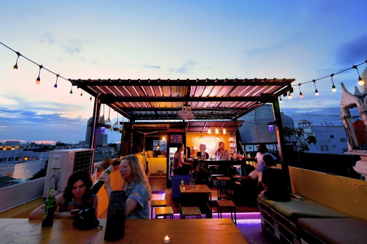 Warm White Hostel Bangkok Exterior photo